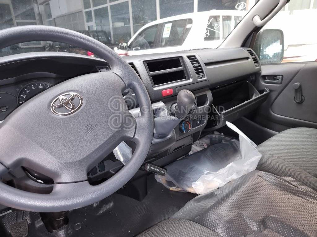 Toyota hiace panel van 2.5 best sale turbo diesel